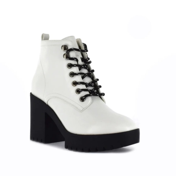 NWT Seven7 White Flatiron Heeled Laceup Booties size 11 - Picture 1 of 4